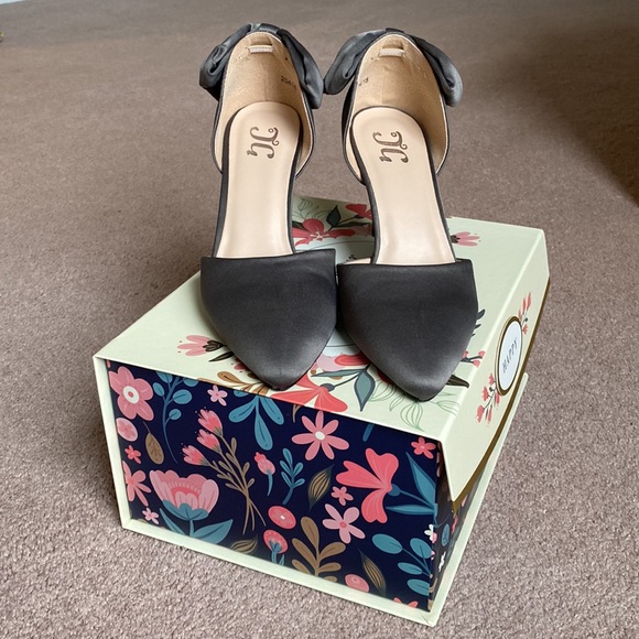 Journee Collection women’s Tanzi pointed Toe stiletto Heel pumps - Picture 9 of 10